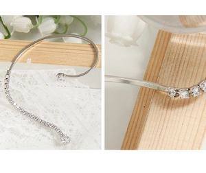 Macro detail of S925 sterling silver ear cuff showing zircon inlay and hallmark stamp