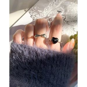 S925 sterling silver geometric rings with black heart stone and textured open band design