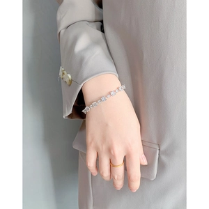 Elegant S925 sterling silver bracelet with sparkling square-cut cubic zirconia for women