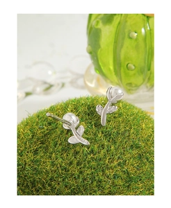 Macro de boucles d'oreilles tulipes en argent S925 avec perles sur mousse