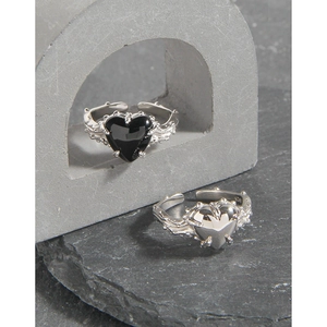 Bagues épines en argent S925 gothiques avec cœur noir et textures de lave irrégulières