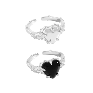 Bagues cœur gothiques en argent S925 avec pierres noires et blanches et texture épine