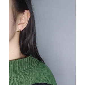 Minimalist S925 sterling silver U-shaped gold earrings worn by model for daily look