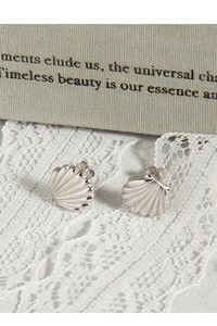 Close-up of S925 sterling silver shell earrings with detailed radial texture and 925 hallmark