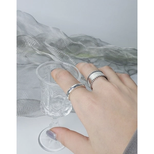 S925 sterling silver ring set with minimalist cross pattern and rope edge design