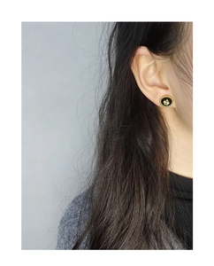 Close-up of S925 silver four-leaf clover stud earring with black inlay and beaded edge