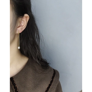 Minimalist S925 silver long linear gold drop earrings with white baroque pearls for women