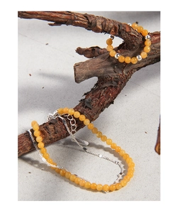 Vue détaillée du bracelet double couche en argent S925 avec perles de jade jaune
