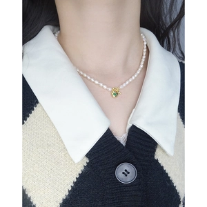 Elegant S925 silver pearl necklace with golden heart pendant and green gemstone inlay