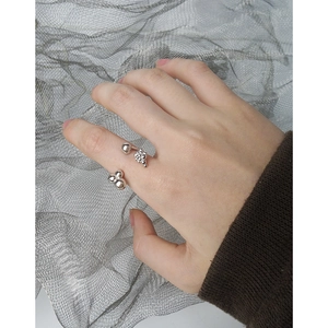 Modern S925 sterling silver adjustable ring with cluster bead design on index finger