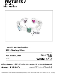 Vue détaillée de la bague en argent S925 avec des zircons colorés en forme de cœur
