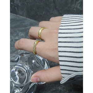 Hand modeling two gold plated rings with smooth and hammered textures in minimalist style