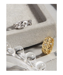 Macro detail of S925 sterling silver Cuban chain ring showing fine metal textures