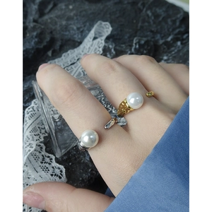 Adjustable S925 silver rings with large pearls and irregular hammered metal texture