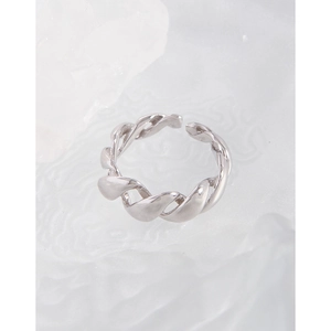 Minimalist S925 sterling silver twisted chain ring with adjustable open band design