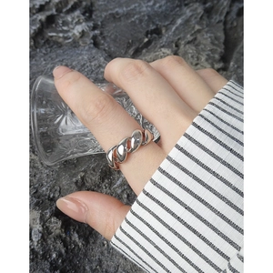 Minimalist S925 sterling silver twisted geometric ring worn on index finger with sleek finish