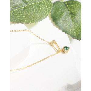 Elegant gold S925 silver necklace with green heart gem and diamond safety pin pendant