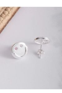 Nahaufnahme von S925 Silber Smiley Ohrringen mit rosa und weißen Zirkonia Steinen