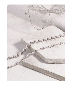 Détail de bracelets en perles d'argent sterling S925 en trois tailles de diamètres variés
