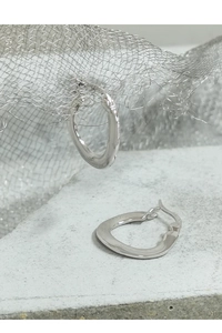 Polished S925 sterling silver hoop earrings with irregular geometric shape on metal grid