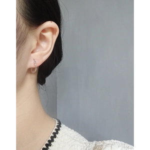 Minimalist S925 sterling silver geometric hoop earrings worn by a female model