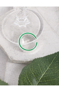 Détail de la bague en argent S925 avec émail vert et poinçon d'authenticité