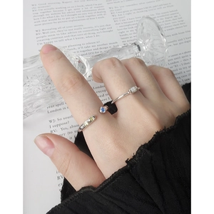 Bague ajustable en argent S925 sertie de zircons contrastés bleus et jaunes brillants