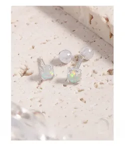 Détails des boucles d'oreilles opale en argent S925 avec fermoir à vis sécurisé