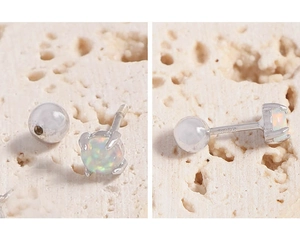 Détail du poinçon S925 en argent fin et du fermoir à vis des boucles d'oreilles opale