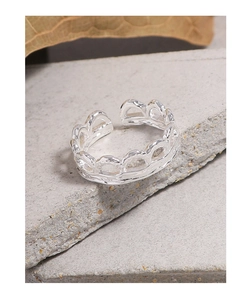 Detailed view of S925 sterling silver ring featuring pleated texture and lace wave design