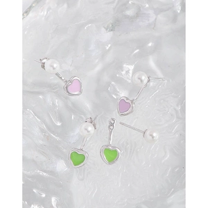 Boucles d'oreilles cœur en argent S925 avec perles et émail coloré sur verre texturé