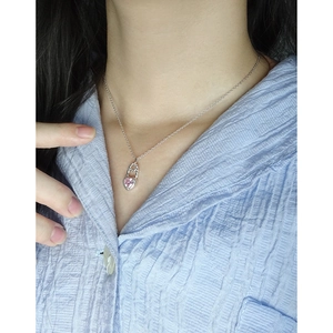 Elegant S925 silver necklace with heart pink zircon pendant on a woman neck