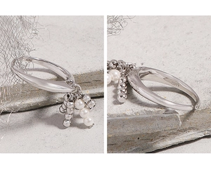 Close-up of S925 sterling silver ring featuring pearl tassels and hallmark engraving