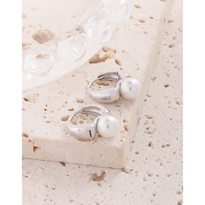 Minimalist S925 sterling silver hoop earrings with white pearls on a stone base