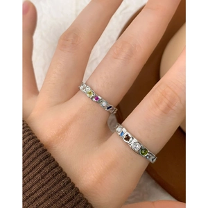 Bagues en argent sterling S925 avec texture froissée et pierres de zircon colorées