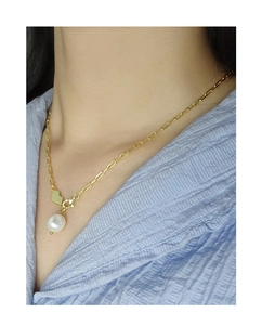 Close-up of S925 silver gold-plated chain necklace with heart link and baroque pearl charm