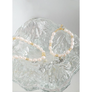 Bracelet en perles baroques argent S925 avec perles dorées et fermoir mousqueton élégant