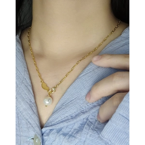 Golden S925 sterling silver paperclip chain necklace with baroque pearl and heart pendant