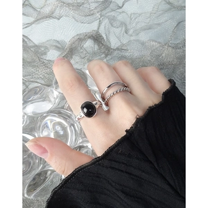 Minimalist S925 silver ring set with black onyx gemstone and twisted double layer band