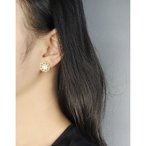 Boucles d'oreilles couronne de nacre et perles en argent S925 style vintage