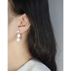 Elegant S925 silver stud earrings with three natural baroque pearls in vertical drop style