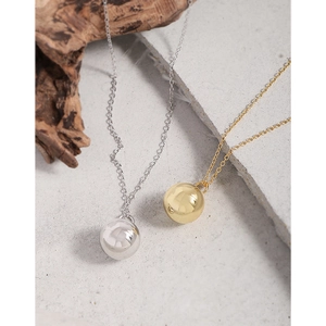 Collar largo minimalista de plata S925 con colgantes de esferas doradas y plateadas