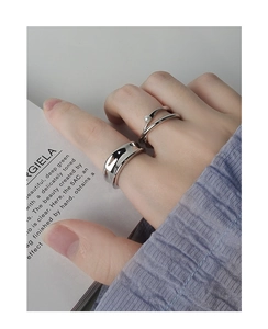 Detail of S925 sterling silver irregular concave ring and pearl double-layer ring set