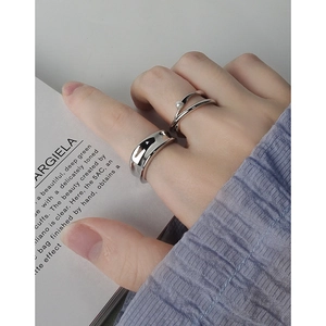 Minimalist S925 sterling silver ring set with wide band and pearl accent on hand