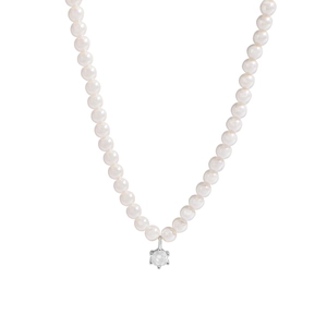 Minimalist S925 silver necklace with pearls and a sparkling solitaire zircon pendant