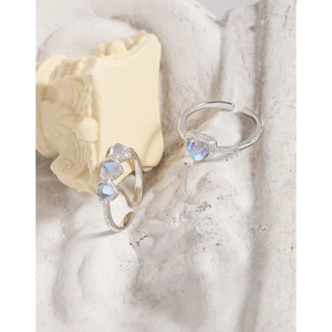 S925 sterling silver heart moonstone rings with textured metal in adjustable design