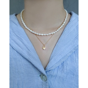Collier double couche en argent S925 avec perles blanches et pendentif serrure de coeur doré