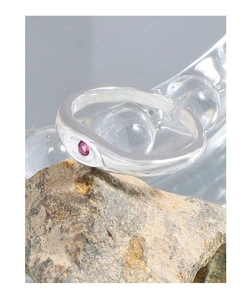 Detail of S925 silver irregular wave ring featuring a round pink zircon inlay on stone
