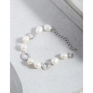 S925 sterling silver baroque pearl bracelet with textured irregular metal circles