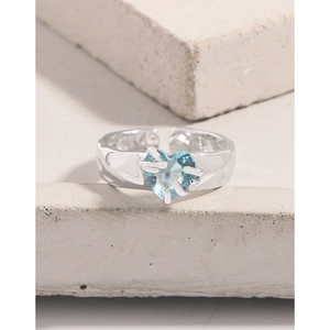 S925 sterling silver ring with irregular heart blue zircon on industrial stone